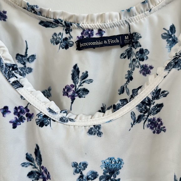 🤍A&Fitch Floral Tank - Picture 3 of 5